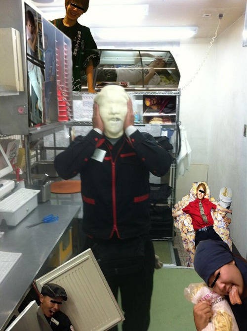 バカッター 国士舘大学生 ピザハットでピザ生地を顔に貼り付ける姿をツイート 炎上中 公式はガン無視ｗｗ 2ch 芸スポまとめ