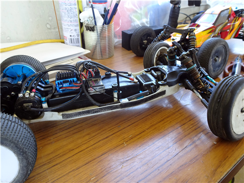ダブルカルダン入れたDB01とTRF211XMで泥遊び : ひろやんのRC日記