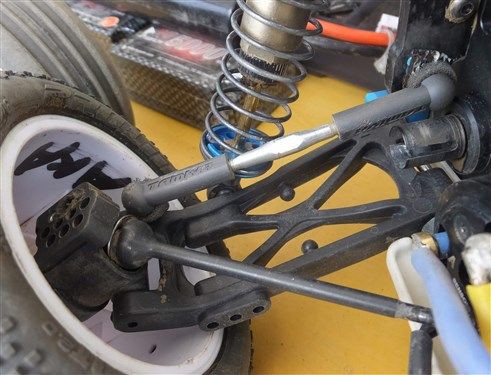 走り倒しているTRF211XMをリフレッシュ : ひろやんのRC日記 走り倒しているTRF211XMをリフレッシュ : ひろやんのRC日記