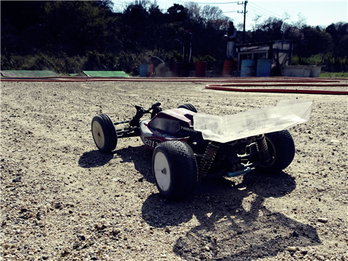 ダブルカルダン入れたDB01とTRF211XMで泥遊び : ひろやんのRC日記