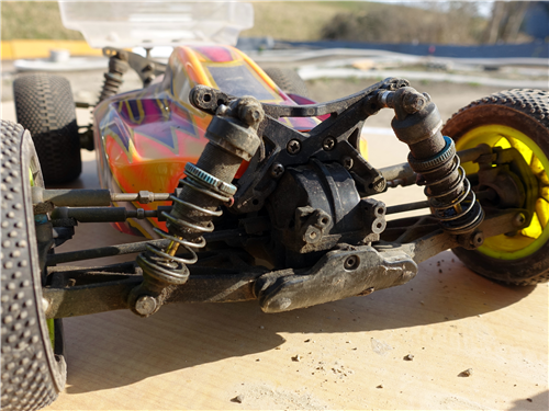 トーインアップライト入れたDT-03で泥遊び : ひろやんのRC日記