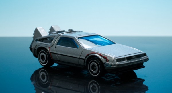Amazon.co.jp: ウィリー デロリアン バック トゥ ザ フューチャー (タイムマシン) ミニカー 1/24 フライイングモード 変形  パート2 [並行輸入品] : ホビー