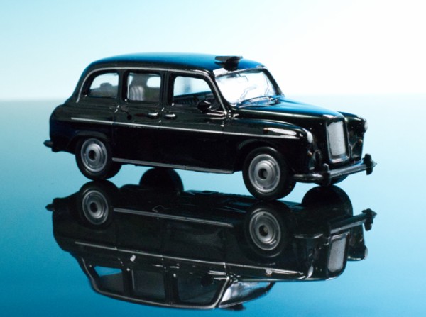 ロンドンタクシー・ロンドンバス 新製品 ミニカー 開封】ロンドンタクシー／Austin FX4