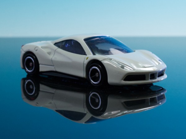 フェラーリ 488 GTB 2015 ミニカー フェラーリ ミニカー 1/43 FERRARI 488 GTB 2015 (レッド) ケース付き