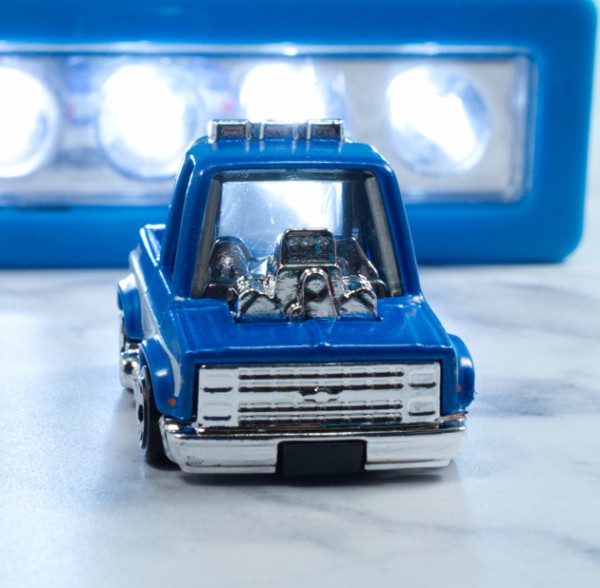 ホットウィール シボレー シェビー シルバラード 1983 ロードトリッピン ホットウィール シボレー シェビー シルバラード 1983 ロード