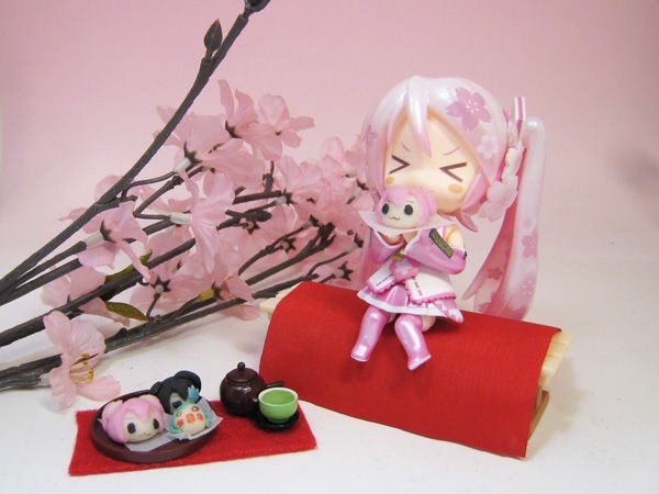 ちっちゃい桜ミクまんできたヨー : ふぃぎゅる！