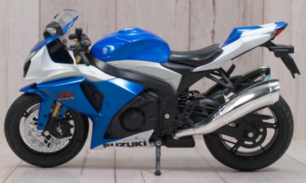 レビュー スカイネット 1/12完成品バイク スズキ GSX R1000 : ふぃぎゅる！