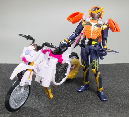 BANDAI - フィギュアーツ　仮面ライダー鎧武オレンジアームズ、サクラハリケーン S.H.Figuarts サクラハリケーン | 魂ウェブ