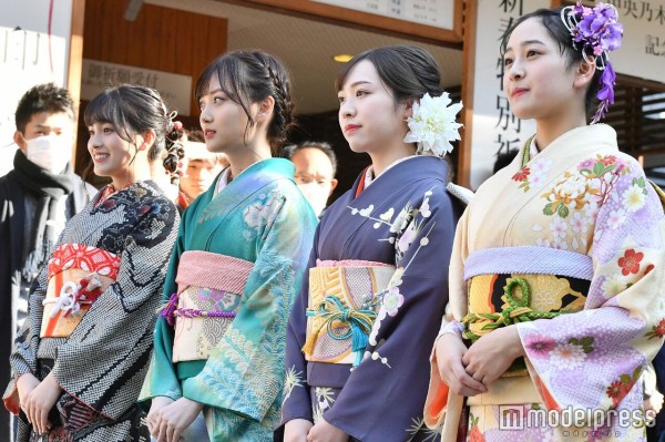 Amazon.co.jp: 成人式 集合写真 山下美月 向井葉月 渡辺みり愛
