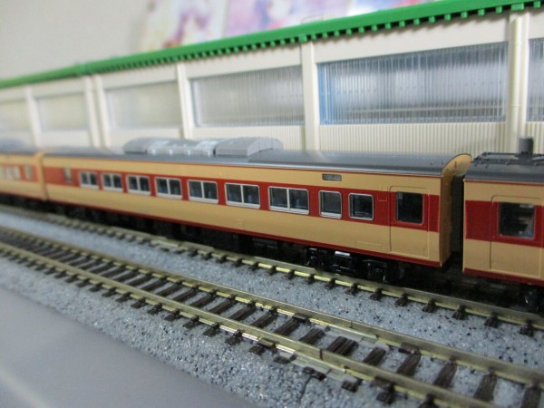 TOMIX 185系200番台 国鉄特急色 入線 : 夏島鉄道