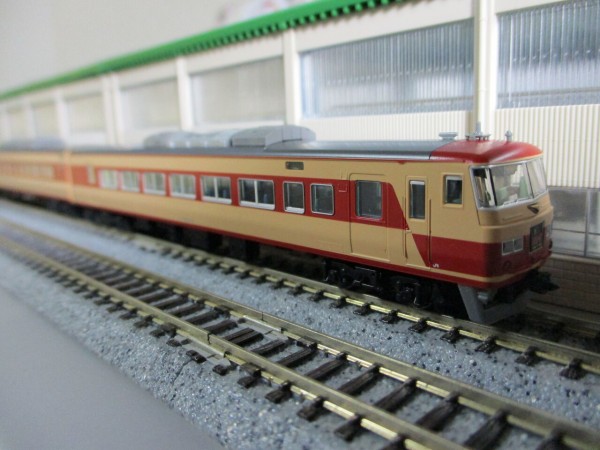 TOMIX 185系200番台 国鉄特急色 入線 : 夏島鉄道
