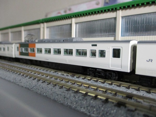 TOMIX 185系200番台 踊り子新塗装 入線 : 夏島鉄道