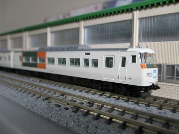 TOMIX 185系200番台 踊り子新塗装 入線 : 夏島鉄道