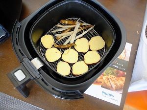 フィリップス ノンフライヤー レシピ 野菜チップス フィリップス ノンフライヤー の口コミ 買って使ったガチのやつ