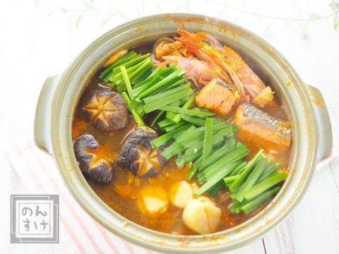 レシピ 具材の旨みたっぷり 海鮮 豚キムチ鍋 のんすけのおいしいくらしと簡単オシャレシピ