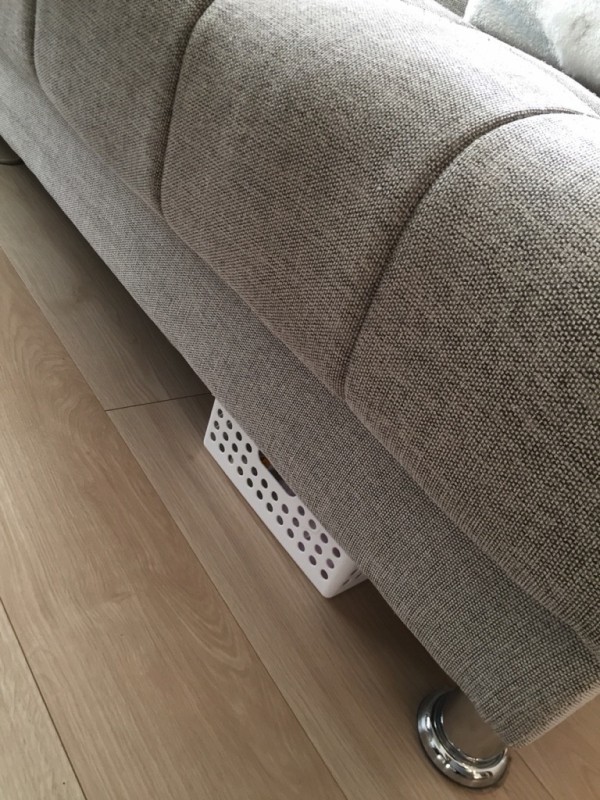 100均カゴで ソファ下の掃除をもっと楽に のんびりシンプルライフ Non Troppo