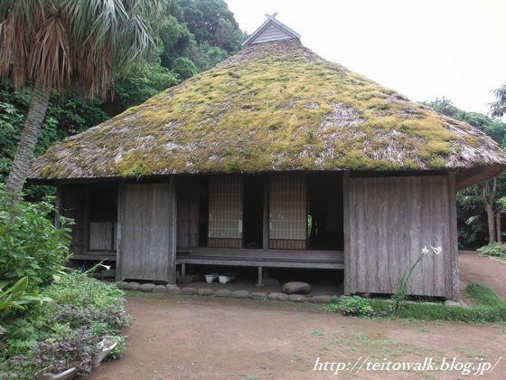 八丈島観光スポット ふるさと村 には地下壕まであった 帝都を歩く