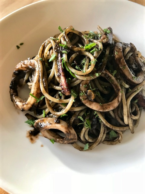 Spaghetti al nero イカ墨のスパゲティ : おいしいイタリア