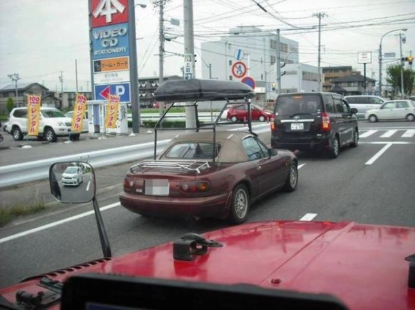 三大dqn車の特徴 運転席にカーテン 青い電飾 乗り物速報