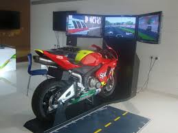 ゲーセンでバイク運転してる感じのゲームってないの 乗り物速報