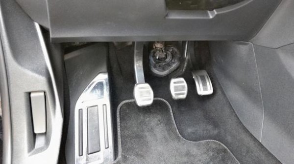 Mt車でカーブ曲がる時の動作 乗り物速報