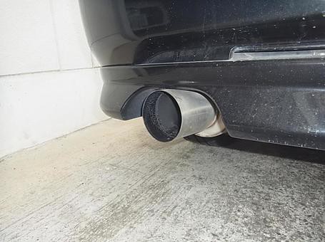 エンジン音うるさい車に対して石投げるのって犯罪 乗り物速報