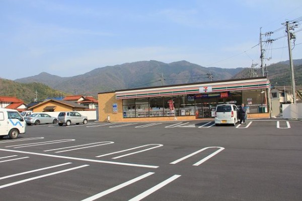 衝撃 都会のコンビニには 駐車場がないってマジか 乗り物速報