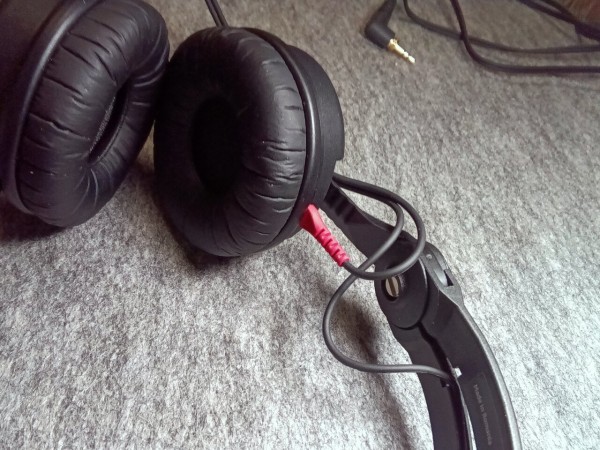 SENNHEISER HD 25 : Miki's mental world Blog edition