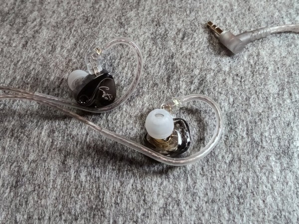 YINYOO KZ EDCイヤホン 有線インイヤーイヤホン 快適なヘッドフォン 10mmダイナミックドライバー付き Android 並行輸入品 : KZ EDC Pro インイヤーモニターヘッドホン HiFi ステレオ IEM ダイナミックドライバー 有線イヤホン  取り外し可能なケーブル付き 重低音 ノイズアイソレーション イヤホン 歌手 ミュージシャン オーディオマニア向け (OFC、MIC) : 家電＆カメラ