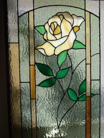アプリコットカラーの薔薇のステンドグラス 花とわが子と神様と