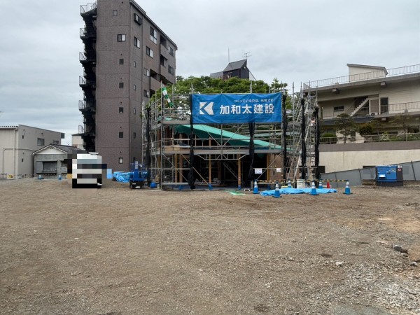 きょう4/23(木)昼ごろ行ったら、なんか建物できてた。沼津中央公園再
