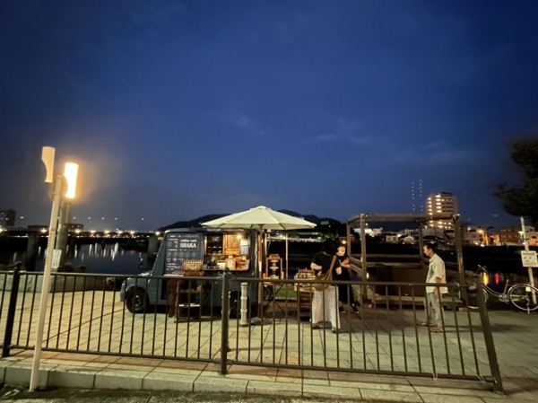8月はランチではなくナイトマーケットです。夜のかのがわ風の