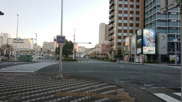 冷凍自販機出現 沼津駅北口近くのパンケーキ フレンチトースト専門店 ジョリーアンジュ 前の自販機で冷凍のフレンチトーストなどが買えちゃう 沼津市高島町 沼津つーしん