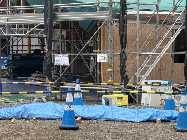 きょう4/23(木)昼ごろ行ったら、なんか建物できてた。沼津中央公園再