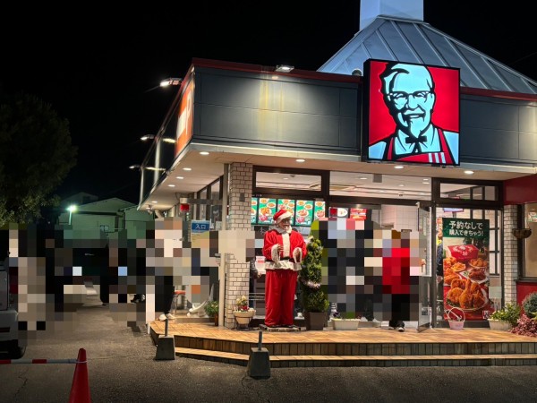 きょうはイブ。けっこう混んでた18時ごろのリコー通りのケンタ