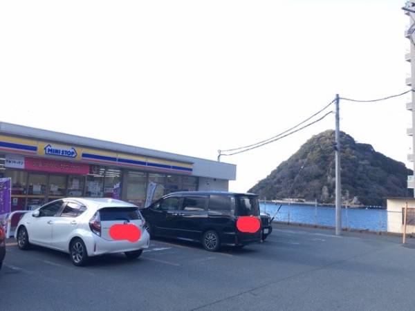 淡島から一番近いコンビニはミニストップ沼津内浦店 24時間営業 駐車場からの景色めっちゃいい 沼津つーしん