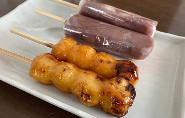 ぬまつーグルメ 清光堂のやきだんごがあまく香ばしい もうあの香りだけで幸せになれる お昼くらいまでに買いに行ったほうがベター 沼津市新宿町 沼津つーしん