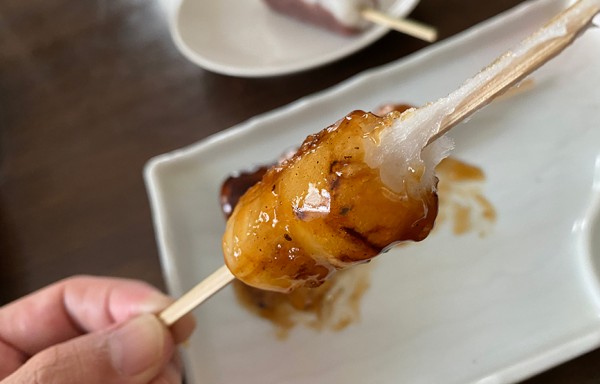 ぬまつーグルメ 清光堂のやきだんごがあまく香ばしい もうあの香りだけで幸せになれる お昼くらいまでに買いに行ったほうがベター 沼津市新宿町 沼津つーしん