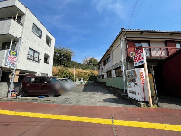 沼津駅周辺駐車場】1日最大500円。三ツ目ガードを北から南に 沼津駅周辺駐車場】1日最大500円。三ツ目ガードを北から南に