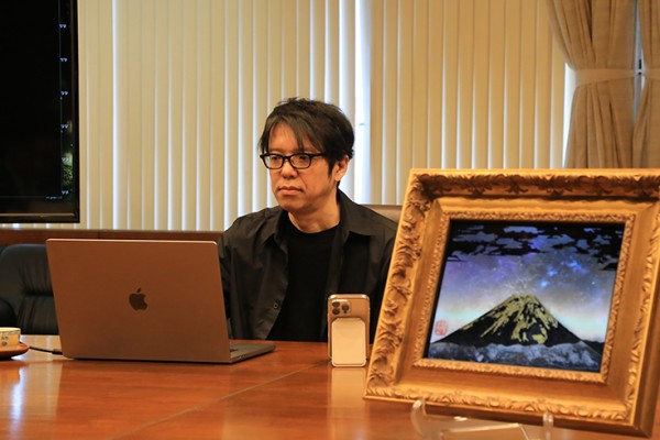 額縁の中で富士山が動き出す…!?。沼津で活動するNAKANOさんのアートが