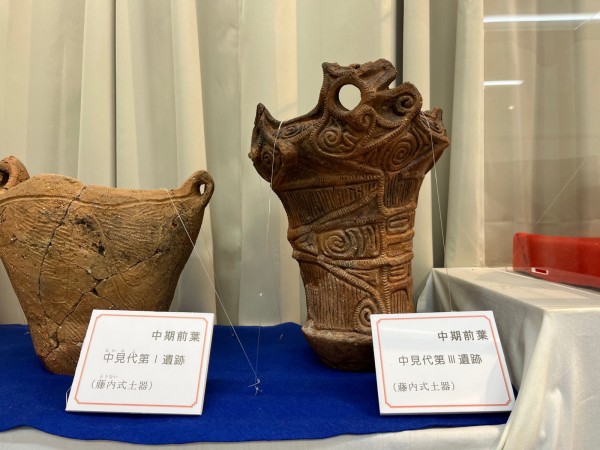 昔の時代にタイムスリップ！土器にドキドキしちゃうかも。本物の土器に