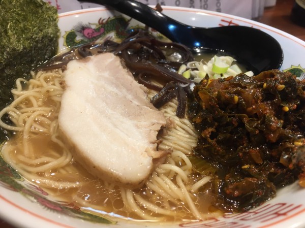 夜中の沼津仲見世商店街 麺屋彼処kashikoで豚骨ラーメンに高菜トッピング 沼津つーしん