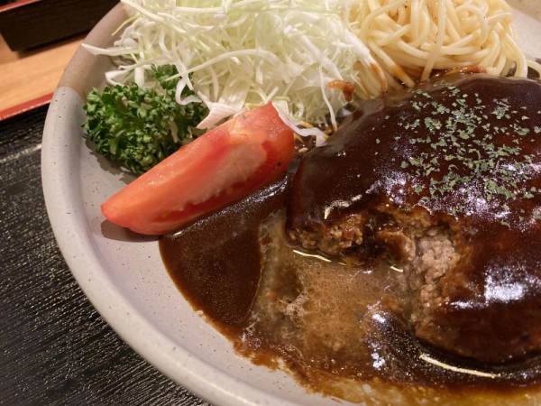 ぬまつーランチ 今日の沼津ランチは 笑福亭 で 肉汁したたる手ごねハンバーグ定食 沼津つーしん