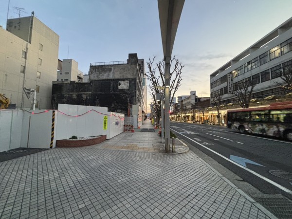 あげつちのおしゃれなビル、解体してる。(沼津市上土町) : 沼津つーしん