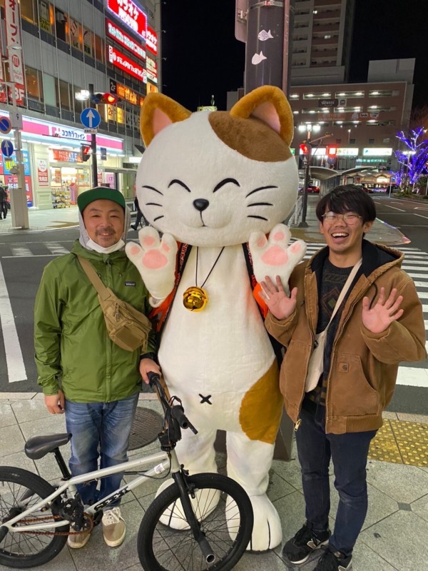 沼津駅南口でカラオケまねきねこのまねっきーに遭遇。出身地を聞いたら
