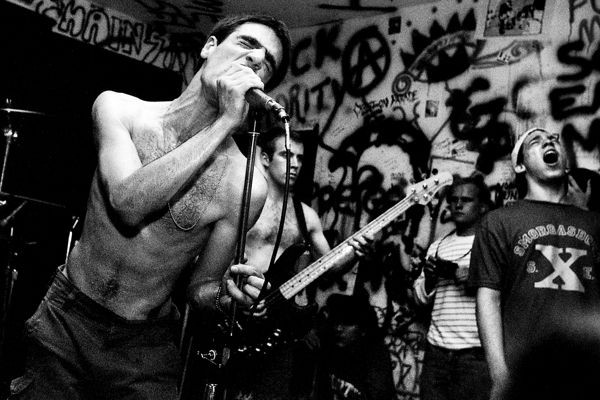 伝説的ポストハードコアバンドFugaziの1st Demoが公開に : PUNX