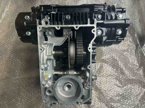 腰下を慎重かつ丁寧に組み立て : Z400GP専門店 エムゼクト つね