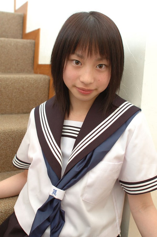 かわいい女子中学生の制服姿をひたすら愛でる画像集44枚 こんな可愛い子がなんてことを のエロ画像集めちゃいました