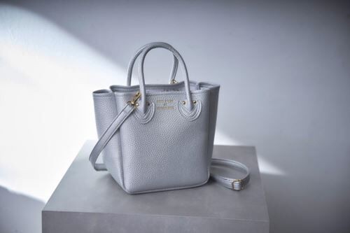 YOUNG&OLSEN☆バック＆チャーム2本セット(美品) YOUNG&OLSEN☆バック＆チャーム2本セット(美品) - メルカリ
