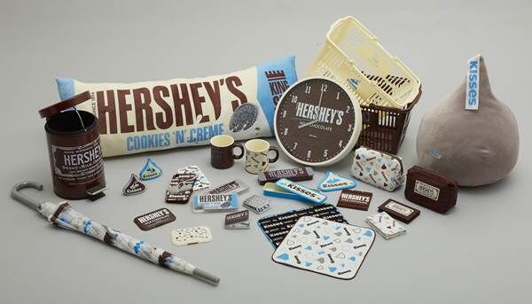 チョコレートブランドの Hershey S と Niko And がコラボ Hershey Sのロゴ入り雑貨が多数登場 落穂log